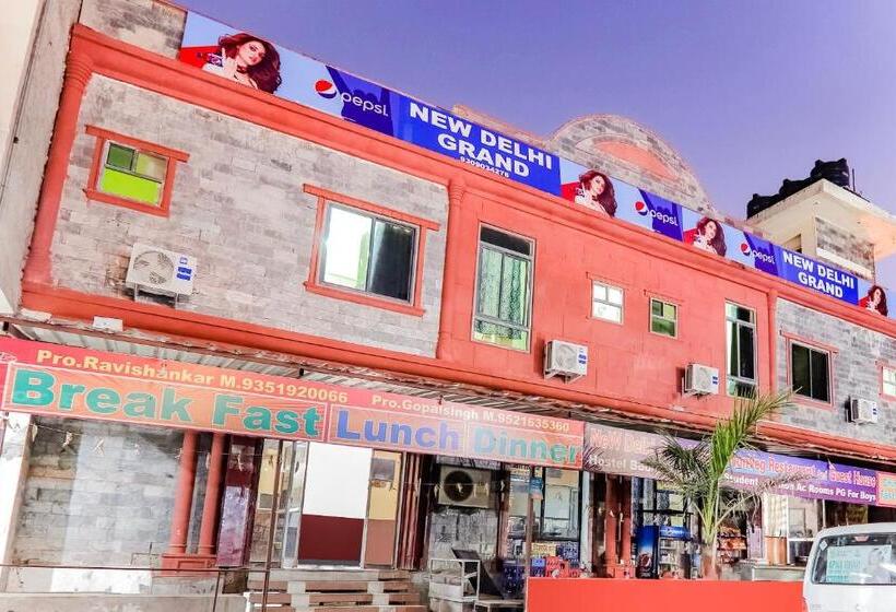 호텔 Oyo 66940 New Delhi Grand