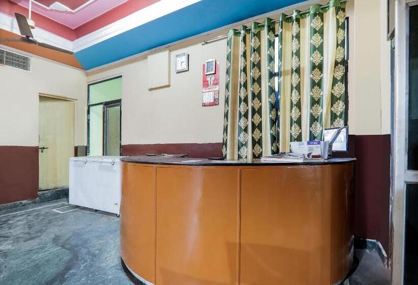 호텔 Oyo 66940 New Delhi Grand