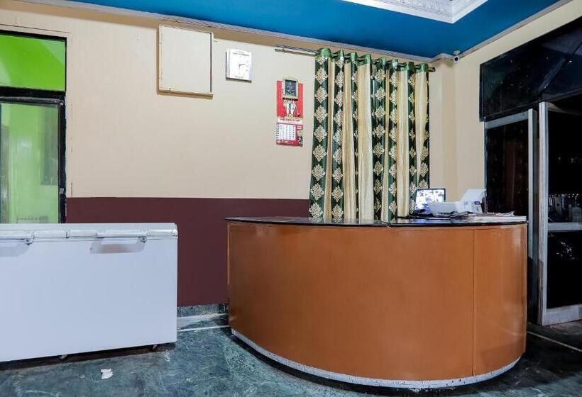 호텔 Oyo 66940 New Delhi Grand