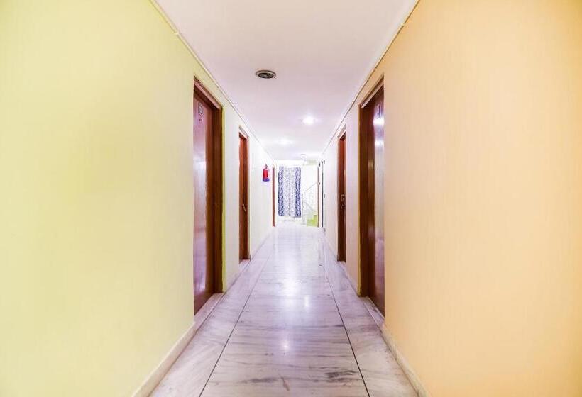 호텔 Oyo 66940 New Delhi Grand