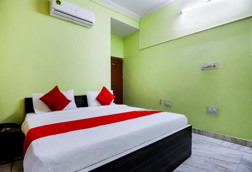 호텔 Oyo 66940 New Delhi Grand