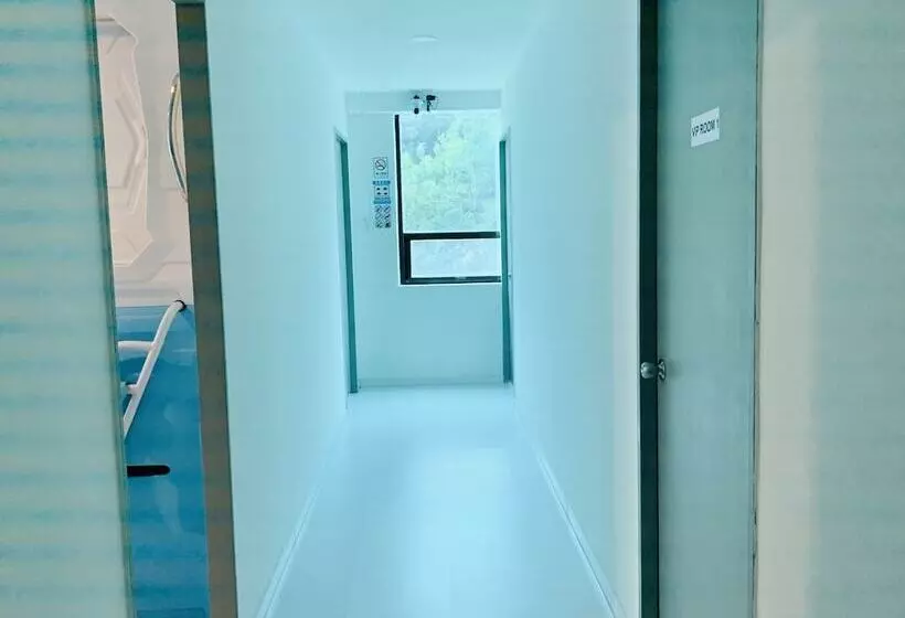 ホテル Spot On 89900 Jesselton Capsule Inn