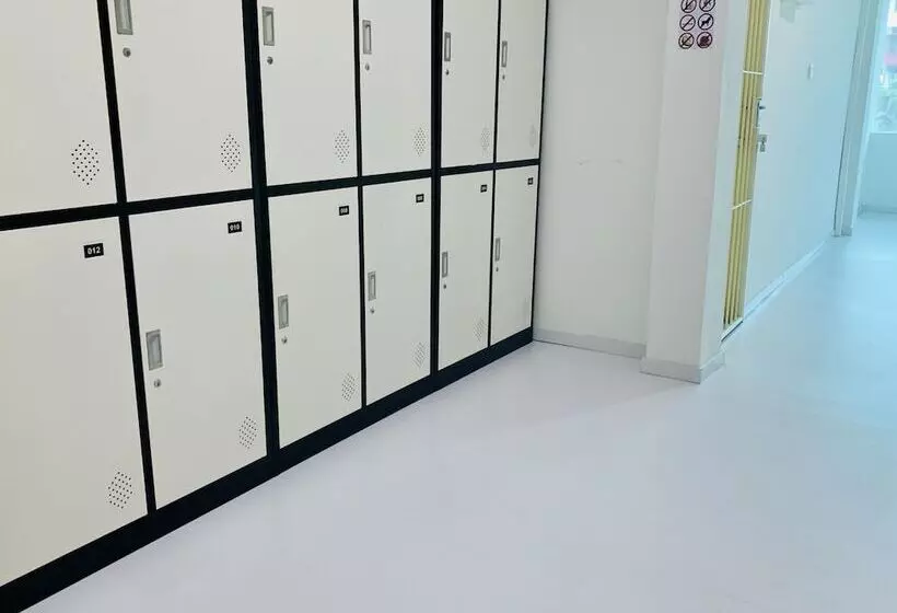 ホテル Spot On 89900 Jesselton Capsule Inn