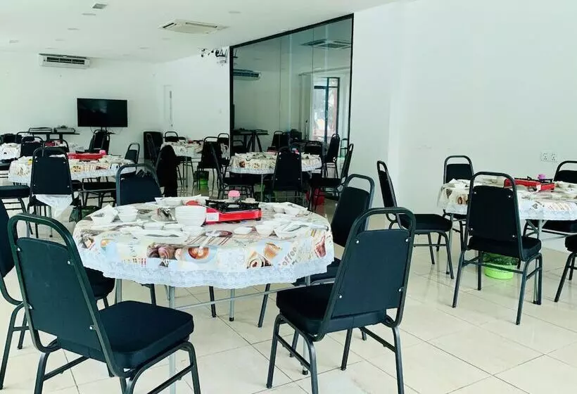 ホテル Spot On 89900 Jesselton Capsule Inn