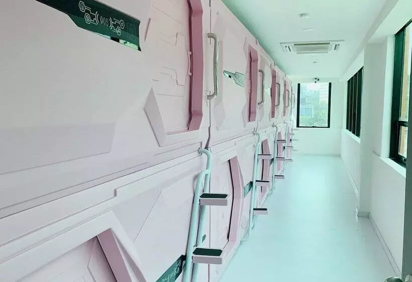 ホテル Spot On 89900 Jesselton Capsule Inn