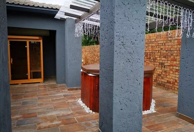 Majatalo Green Olive Panorama