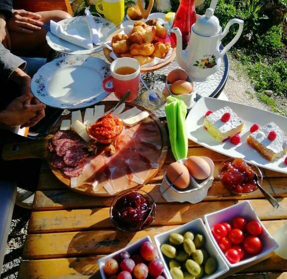 تختخواب و صبحانه Apartmani Runolist