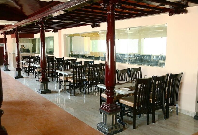 Отель Balaje Residency