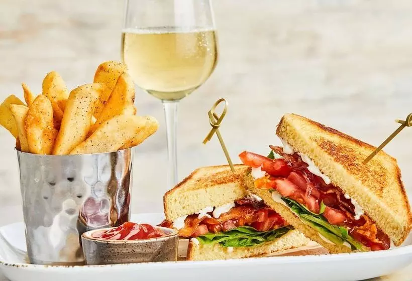 Hotelli Courtyard By Marriott Oshawa