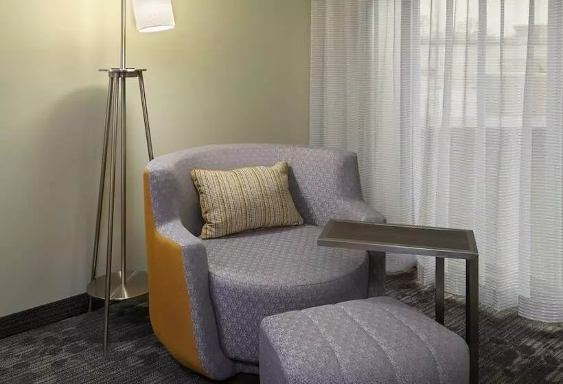 Hotelli Courtyard By Marriott Oshawa