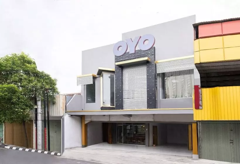 Hotelli Crown Residence Near Tugu Yogyakarta Mitra Reddoorz