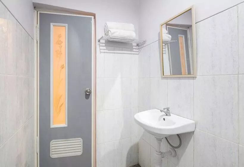 Hotelli Crown Residence Near Tugu Yogyakarta Mitra Reddoorz