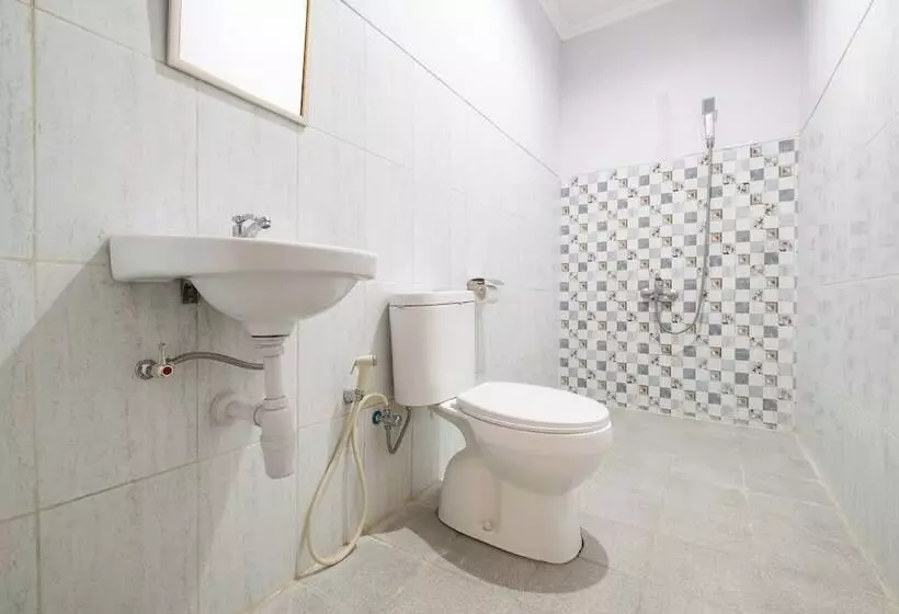 Hotelli Crown Residence Near Tugu Yogyakarta Mitra Reddoorz