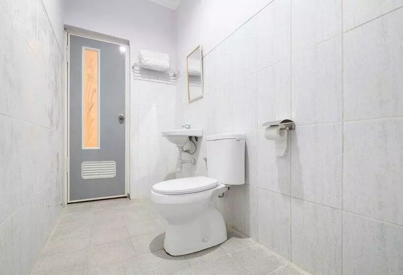 Hotelli Crown Residence Near Tugu Yogyakarta Mitra Reddoorz