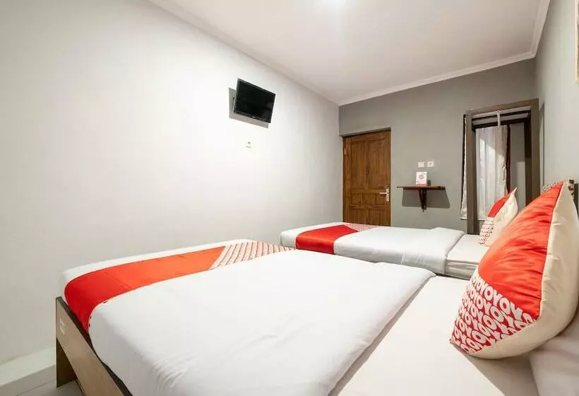 Hotelli Crown Residence Near Tugu Yogyakarta Mitra Reddoorz
