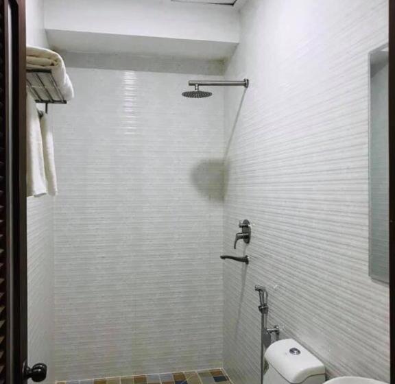 هتل Royal Peacock