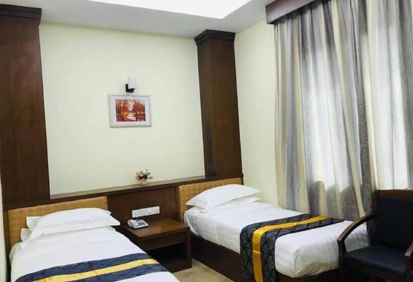 هتل Royal Peacock