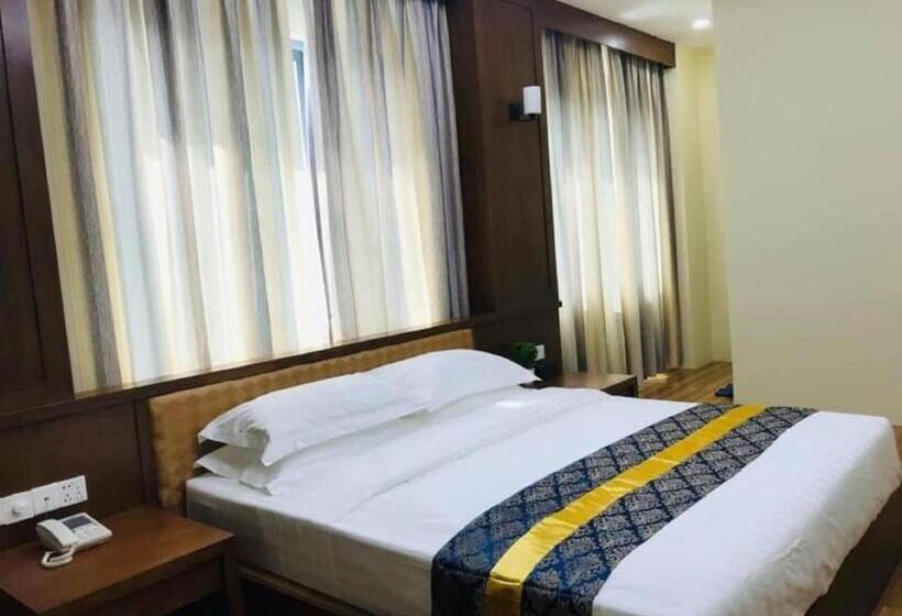 هتل Royal Peacock