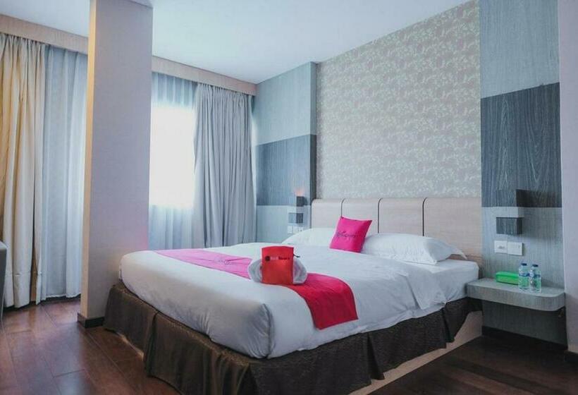 펜션 Reddoorz Plus Near Pantai Coastarina 2 Batam