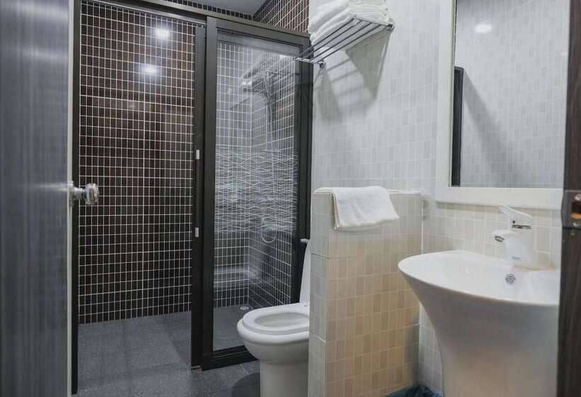 펜션 Reddoorz Plus Near Pantai Coastarina 2 Batam