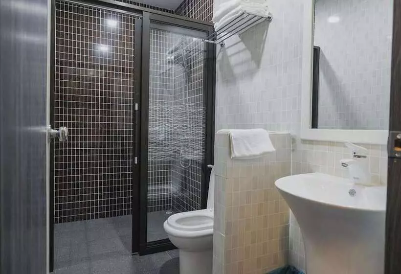 ペンション Reddoorz Plus Near Pantai Coastarina 2 Batam