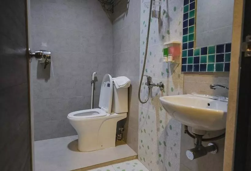 ペンション Reddoorz Plus Near Pantai Coastarina 2 Batam