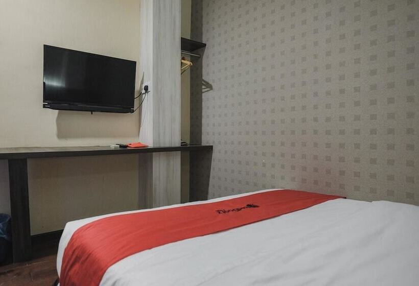 펜션 Reddoorz Plus Near Pantai Coastarina 2 Batam