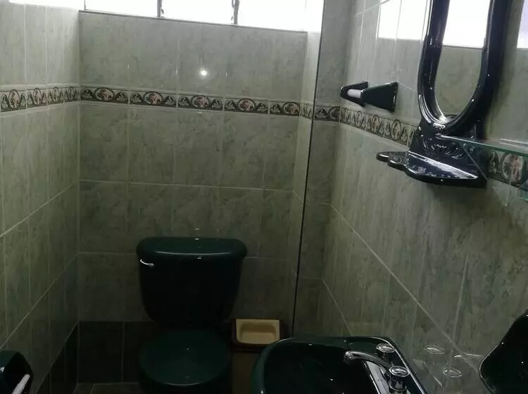 هاستل Maywa Inn