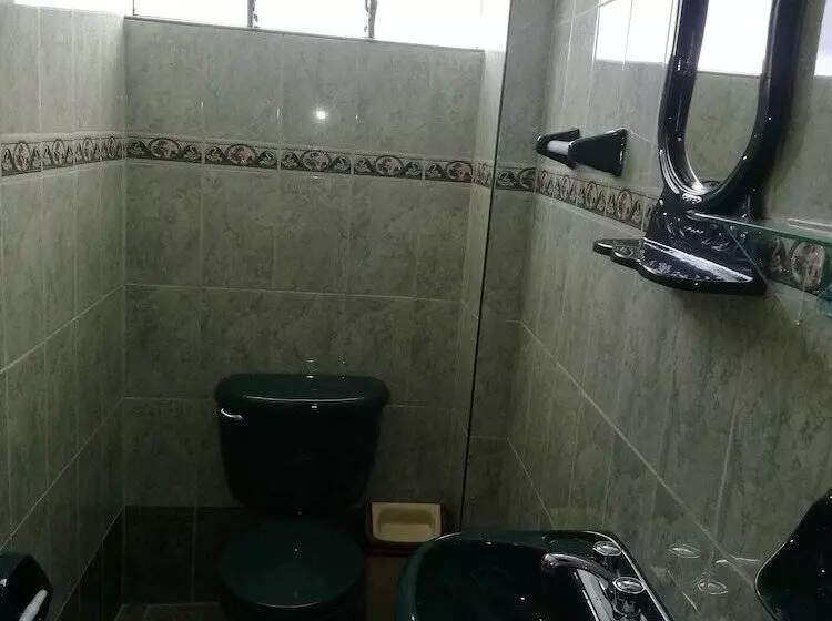 هاستل Maywa Inn