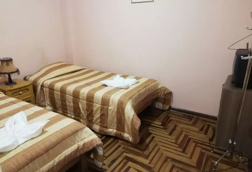 هاستل Maywa Inn
