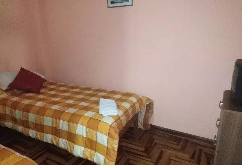 هاستل Maywa Inn