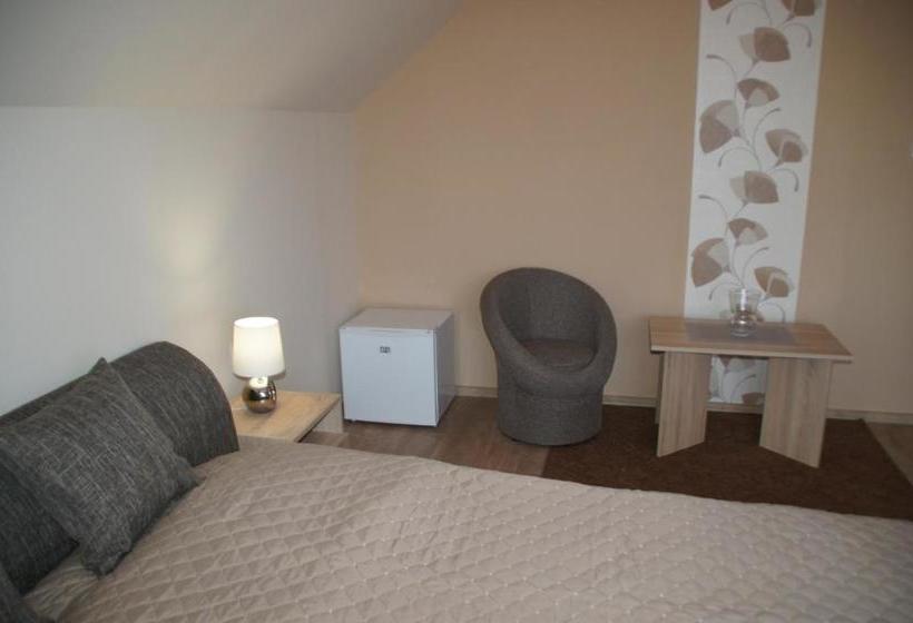 بنسيون Pacsirta Apartman