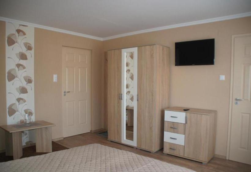 بنسيون Pacsirta Apartman