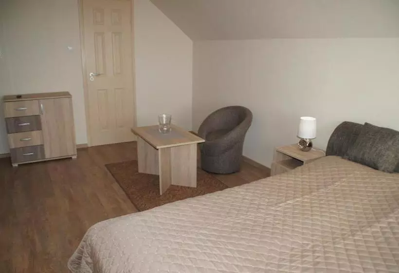 پانسیون Pacsirta Apartman
