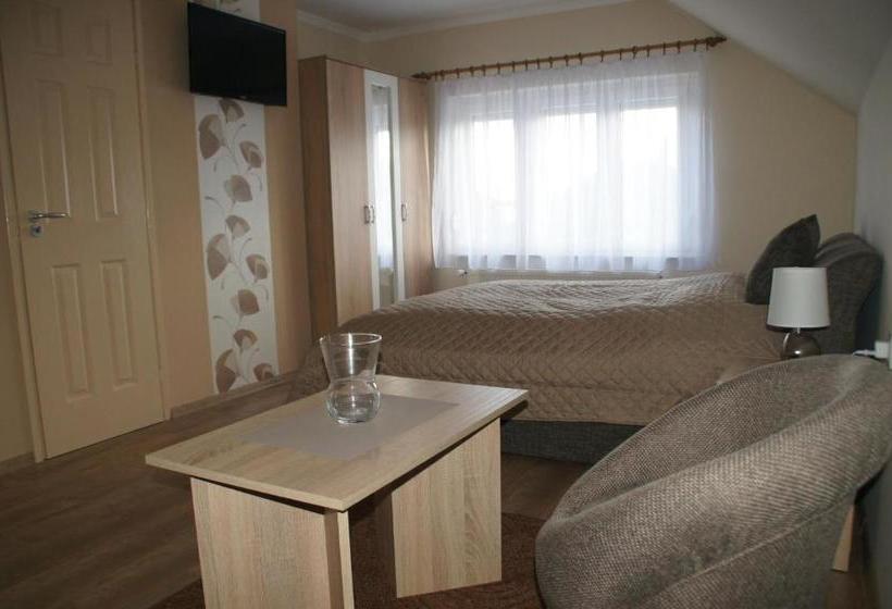 بنسيون Pacsirta Apartman