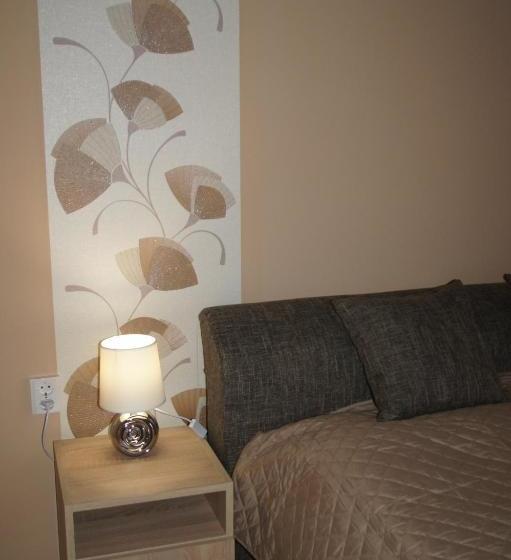 بنسيون Pacsirta Apartman