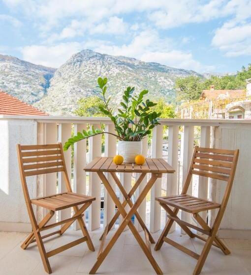 پانسیون Queen Teuta