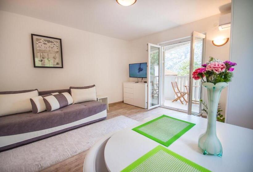 پانسیون Queen Teuta