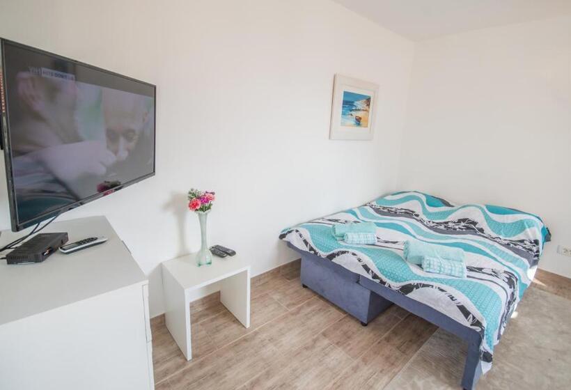 پانسیون Queen Teuta