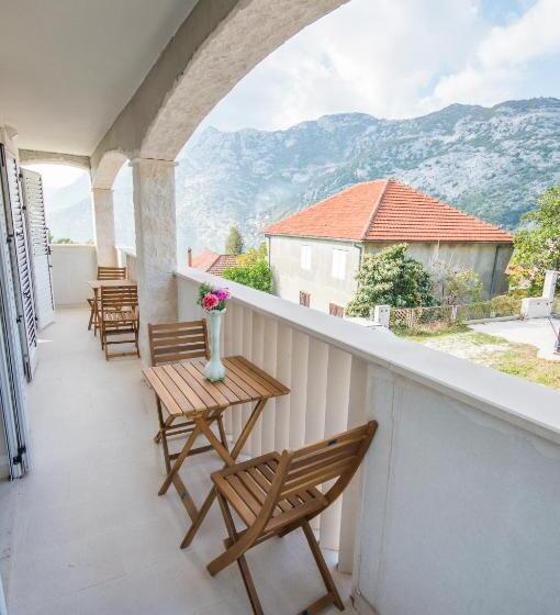 پانسیون Queen Teuta