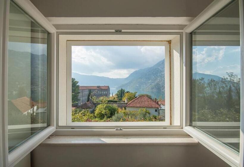 پانسیون Queen Teuta