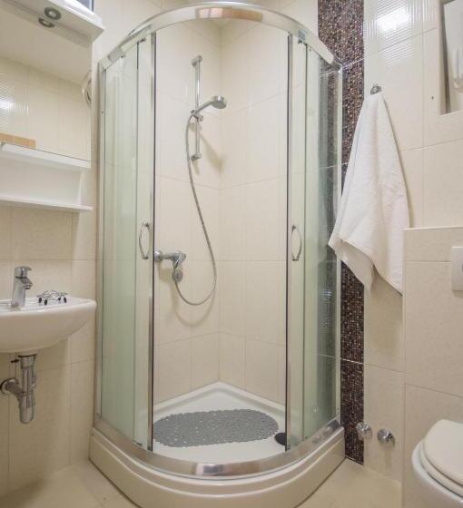 پانسیون Queen Teuta