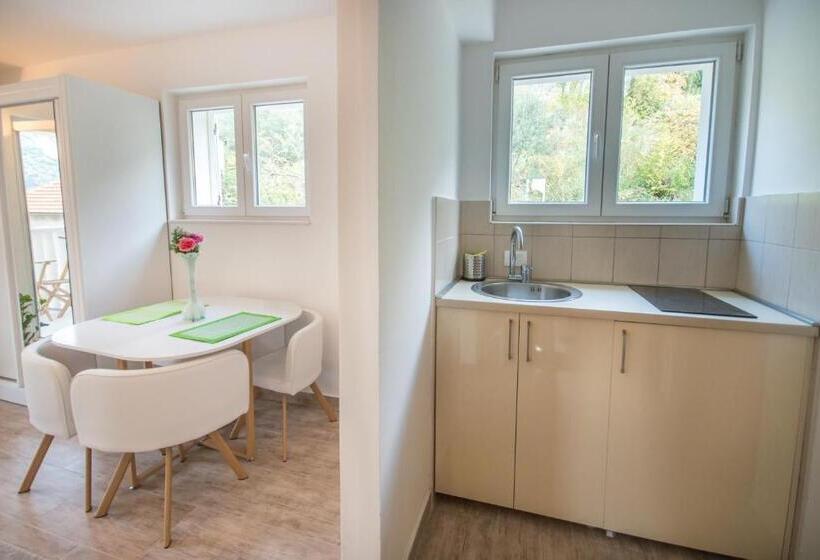 پانسیون Queen Teuta