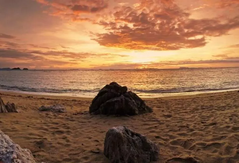 Majatalo Samui Hills