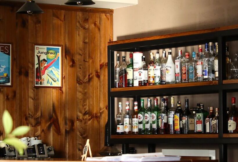 هتل Alpine Lounge Kazbegi