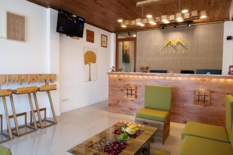 Отель Baan Urt Suratthani Airport