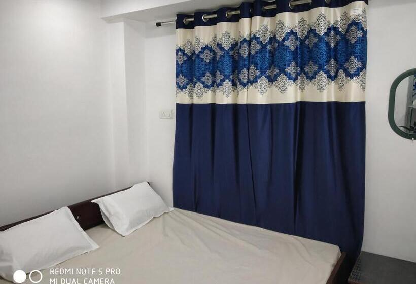 New Hotel Yatri Niwas