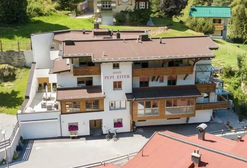 پانسیون Quality Hosts Arlberg Haus Pepi Eiter