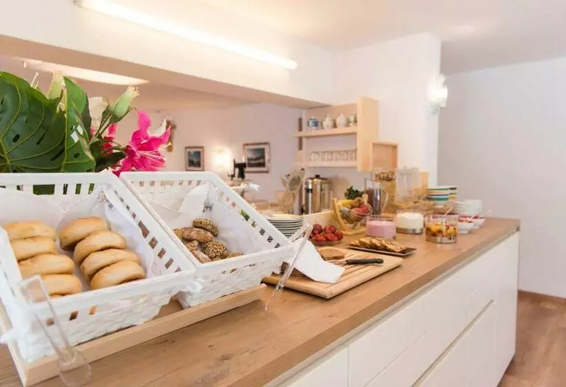 پانسیون Quality Hosts Arlberg Haus Pepi Eiter