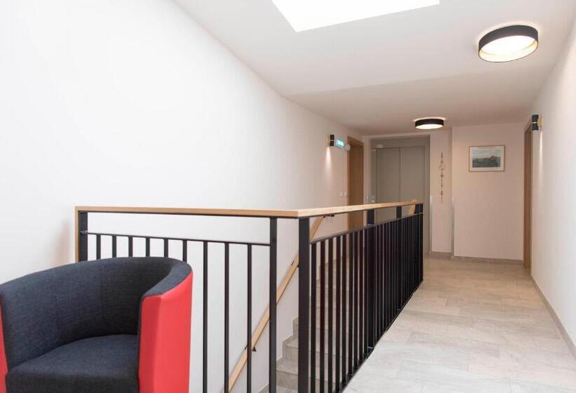 ペンション Quality Hosts Arlberg Haus Pepi Eiter